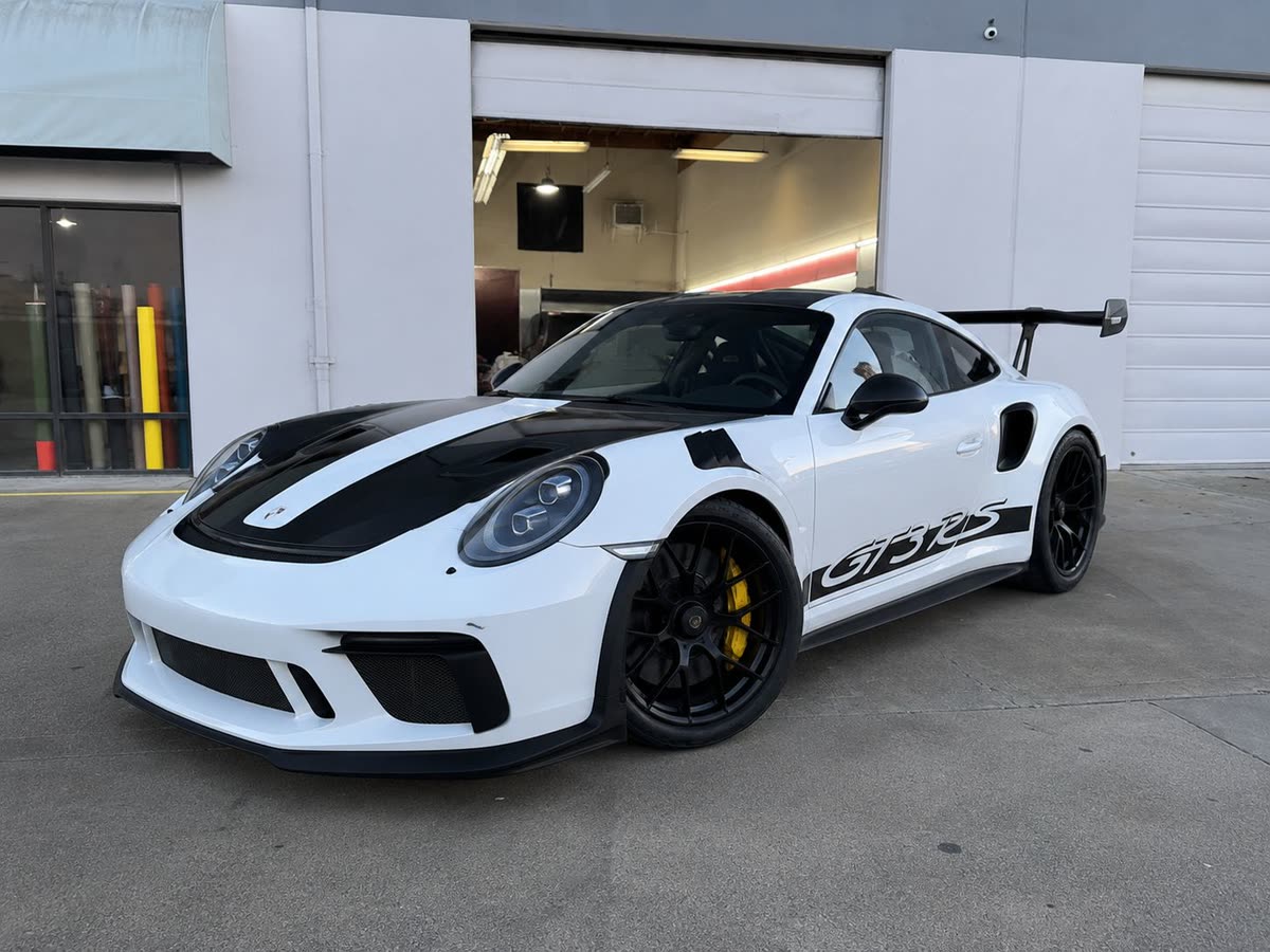 White Porsche 911 GT3 RS with black vinyl stripes